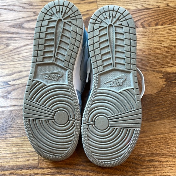 Jordan 1 Retro High Hyper Royal Smoke Grey - Picture 10 of 15